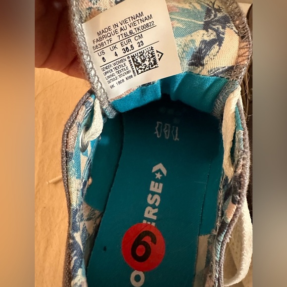 Converse All Star low top shoe, size 6 - Picture 4 of 5